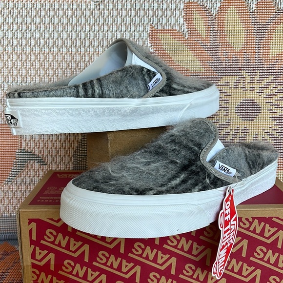 Vans WMNS Classic Slip-On Mule
(Soft Plaid Gray/True white
VN0A4P3U809
Sneakers - Picture 9 of 16